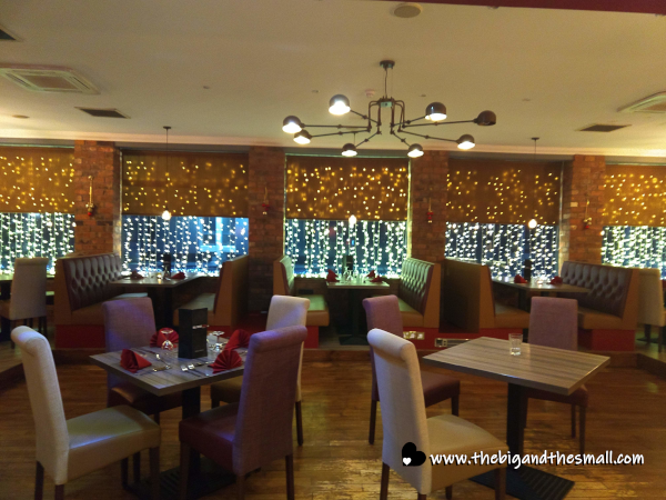 Empty restaurant.png